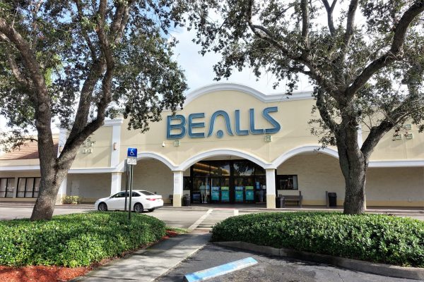 A Bealls department store in a suburban strip mall in West Palm Beach, FL, USA. Bealls is a chain of department stores founded in Florida and now located throughout the Sunbelt. They offer mostly clothing, shoes and accessories.